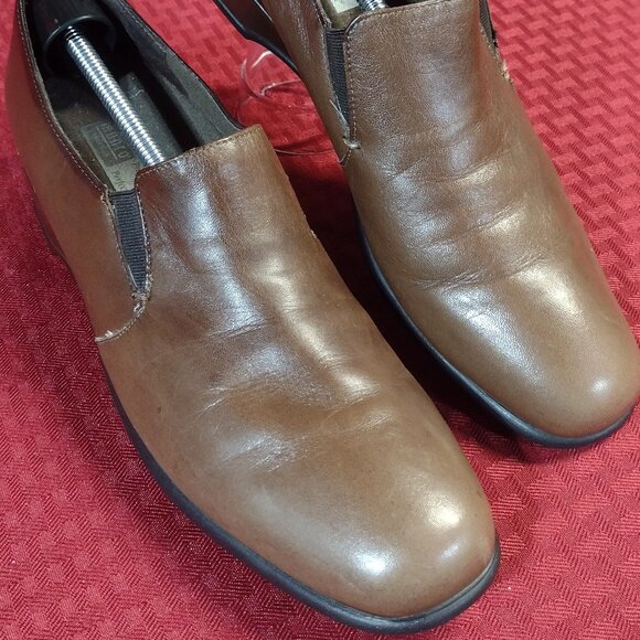 Women’s Munro American Brown Slip On Loafers – Estimated Size 7.5 SS - Picture 1 of 13